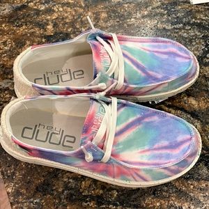Hey dude women size 6